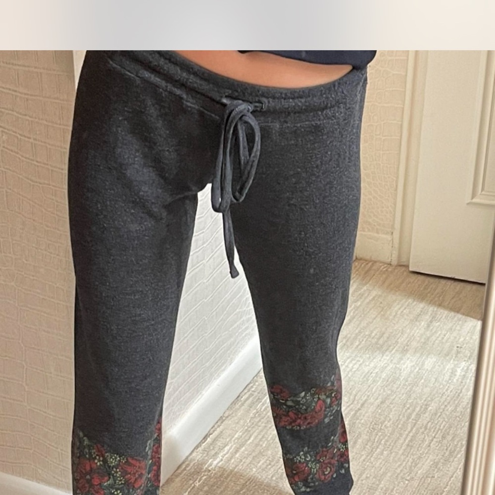 Lauren Moshi Charcoal Drawstring Leggings with Floral Hem